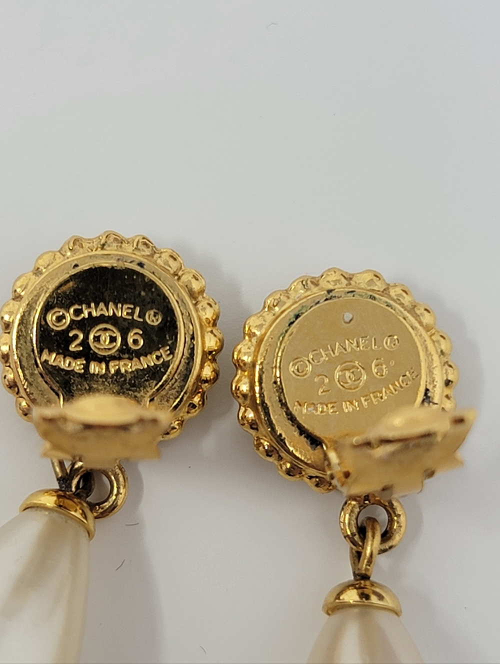 Chanel Gold-tone clover motif with Faux Pearl Clip-on Earrings - Picture 7 of 7